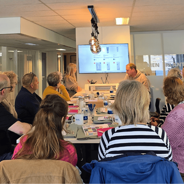 Tafel met klanten trainer demonstratie